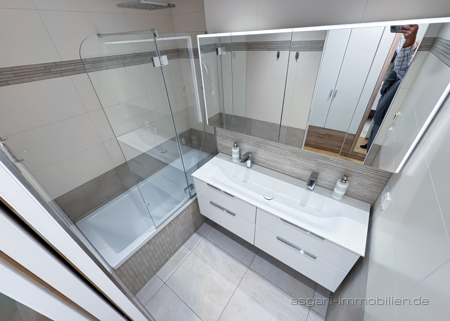 Bad mit Wanne und Regendusche | Verkauf Wohnung - München Hadern