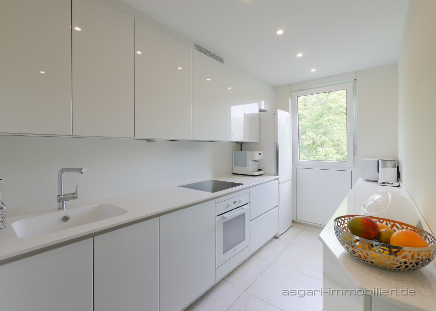 Helle Einbauküche | Verkauf Wohnung - München Hadern