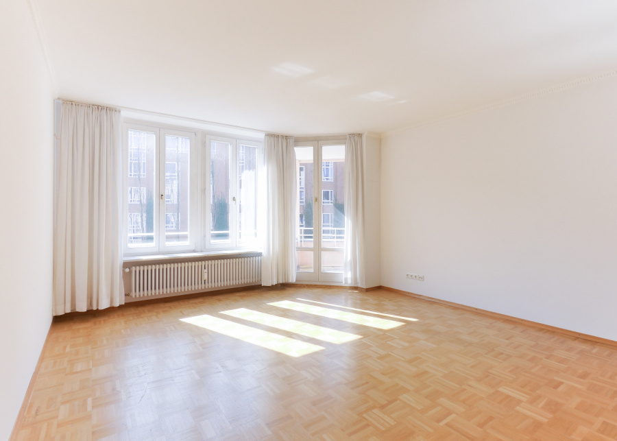 Wohnzimmer mit Balkonzugang | Verkauf Wohnung - München Haidhausen